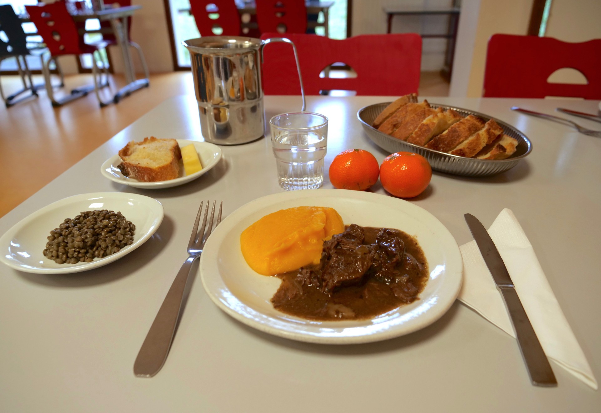 Why French School Lunches Outshine Other Cafeteria Meals | INSPIRELLE