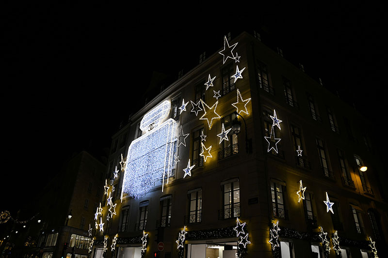 Chanel storefront Christmas display